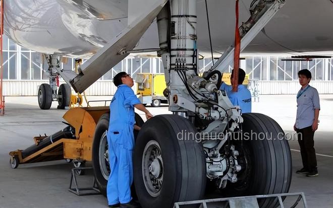波音787首起空難下的機(jī)型深度剖析：安全、性能與全球應(yīng)用