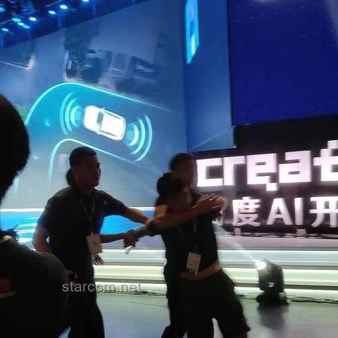 直男財經深入解析洛杉磯騷亂現場案例