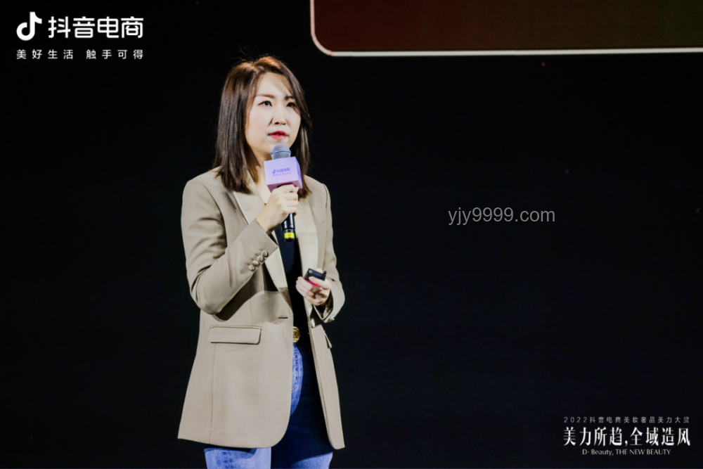 白鹿曾舜晞抖音共創(chuàng)引領(lǐng)影視宣發(fā)新趨勢