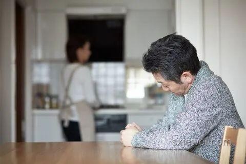85歲妻子無上進心，93歲男子欲離婚解決方案