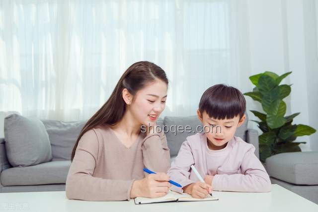 失獨(dú)母親60歲生雙胞胎，挑戰(zhàn)與希望并存：孩子即將中考的深度剖析