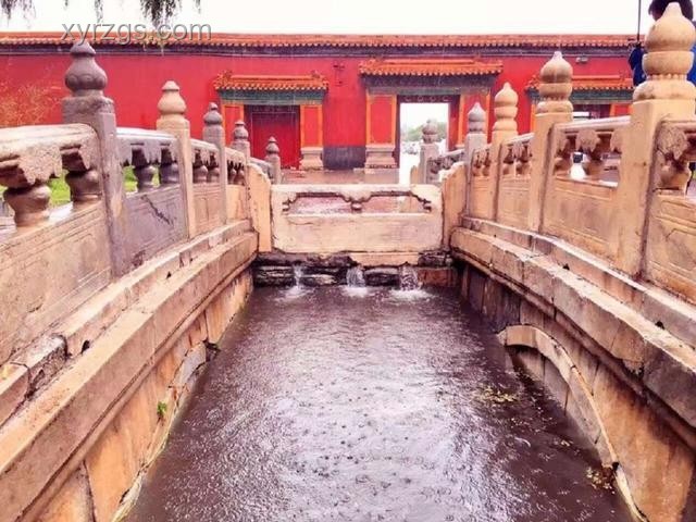 北京暴雨故宮“千龍吐水”奇觀深度解析