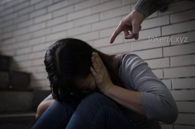女孩自殺背后的“精神控制”疑云：一段心靈救贖之旅