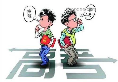 參加2025年高考體驗與考完感受對比分析