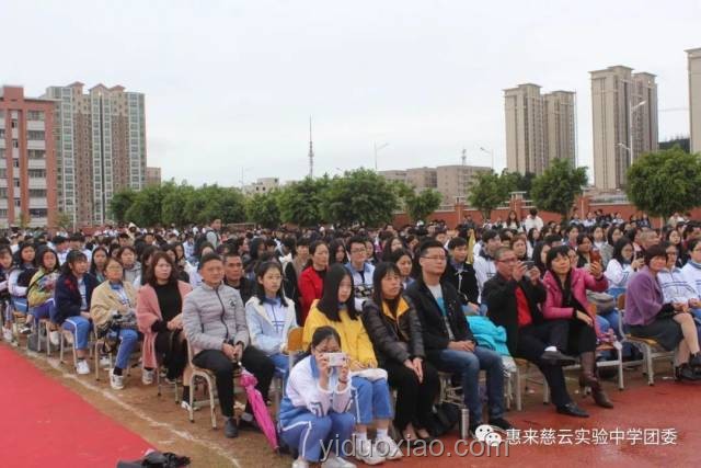 高考估分570+：追夢還是聽父母？未來選擇趨勢預(yù)測