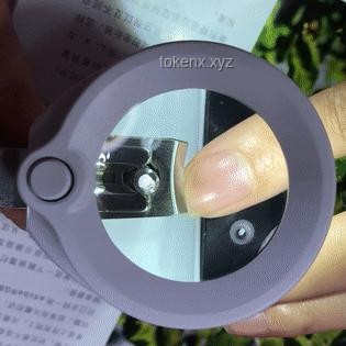 58歲柜員放大鏡辦業(yè)務(wù)引熱議：銀行業(yè)老齡化與效率平衡的挑戰(zhàn)