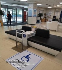 58歲柜員用放大鏡辦業(yè)務(wù)遭嫌棄？銀行服務(wù)優(yōu)化指南