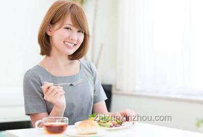 不刷牙直接吃早餐：口腔健康與飲食習(xí)慣的深度剖析