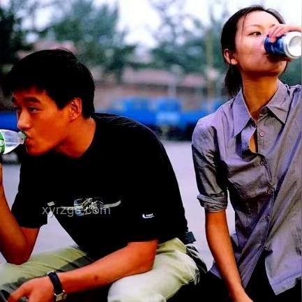 王朔觀點(diǎn)映照下的幸福家庭案例研究：智慧男性的家庭首位策略
