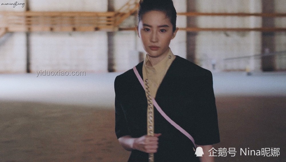 劉亦菲大背頭造型挑戰(zhàn)，解鎖我的霸總新身份???♀??