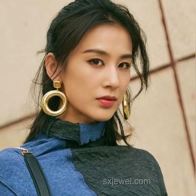 媽媽如何高效獲知黃圣依結(jié)婚消息：從電視臺(tái)途徑解析