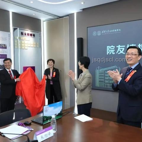 清華高顏值學(xué)霸捐贈風(fēng)波與真實(shí)回應(yīng)研究