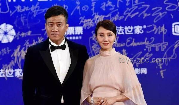 白巖松祝福與扁擔(dān)女孩故事的對(duì)比分析
