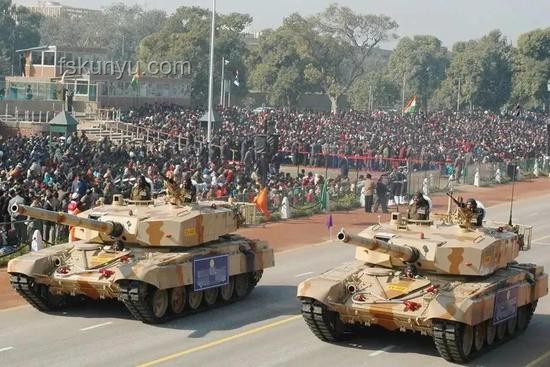 閱兵同日全美爆發(fā)“反對(duì)國(guó)王”抗議：深度剖析特朗普政府面臨的挑戰(zhàn)