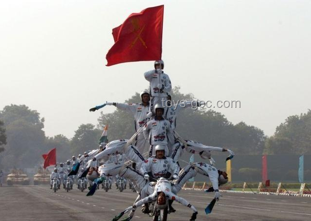 閱兵抗議余波：特朗普政府面臨持續(xù)挑戰(zhàn)，全美“反國王”浪潮或?qū)⒓觿? title=