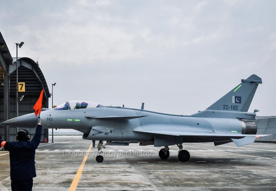 殲-10CE再出國(guó)門(mén)，見(jiàn)證中國(guó)航空輝煌