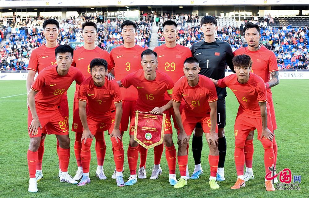 連云港隊(duì)1比1戰(zhàn)平蘇州隊(duì)：綠茵場上的汗水與榮耀