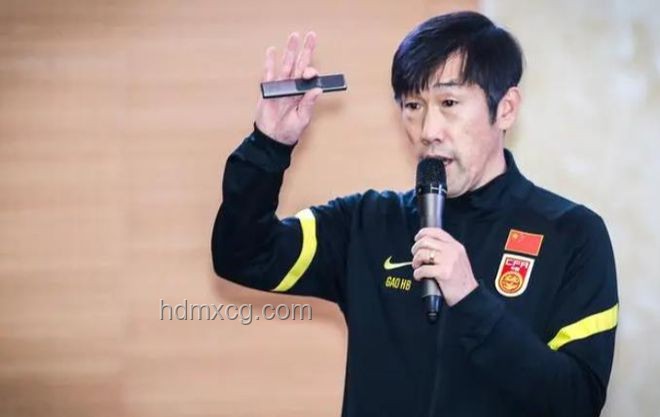 國足新帥人選對比：鄭智與高洪波、范志毅