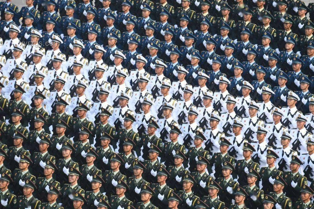 特朗普生日閱兵爭(zhēng)議：防彈玻璃下的敬禮與全美抗議浪潮