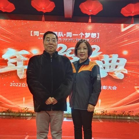 職場生存指南：如何應對上司的“過”與“再改改”
