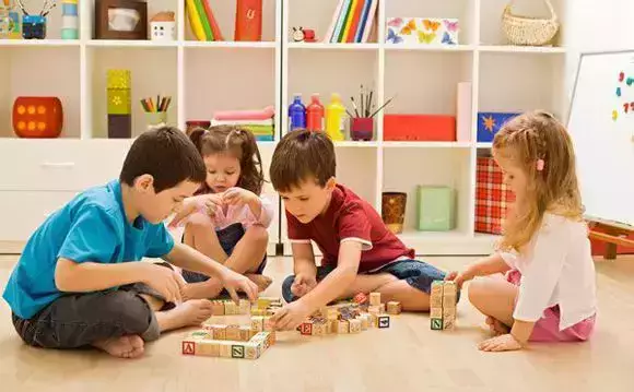 一個普普通通家庭給孩子童年最好的禮物是什么？