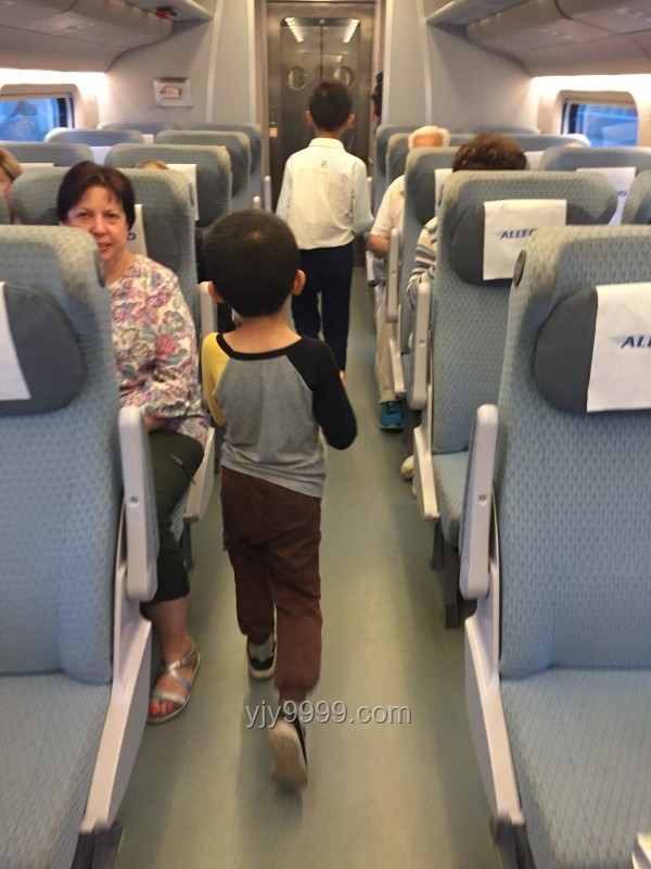 高鐵時(shí)代下的選擇：還會(huì)帶孩子體驗(yàn)普速火車的多樣座位嗎？