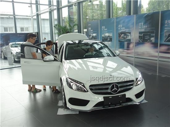 奔馳車高速失控背后：前車主遠程劫車的深度分析
