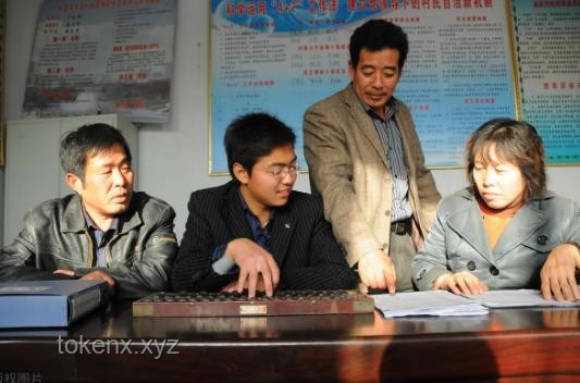 年輕人扎堆鄉(xiāng)鎮(zhèn)公務(wù)員，比港大碩士香？