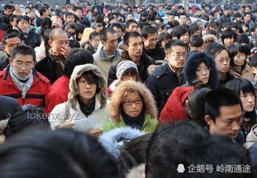 年輕人扎堆鄉(xiāng)鎮(zhèn)公務(wù)員，比港大碩士香？