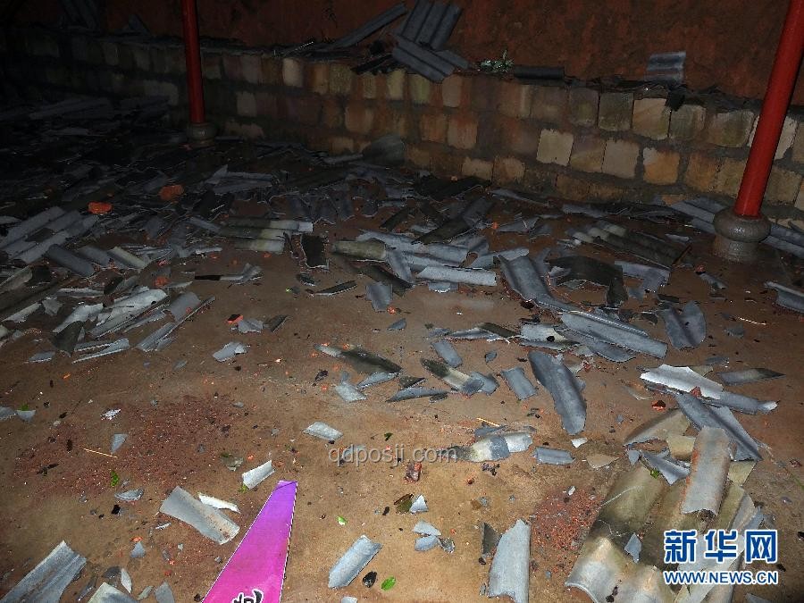 湖南爆炸花炮廠驚魂記：趴水溝撿回一條命????