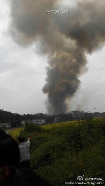 湖南爆炸花炮廠驚魂：趴水溝撿回一條命????