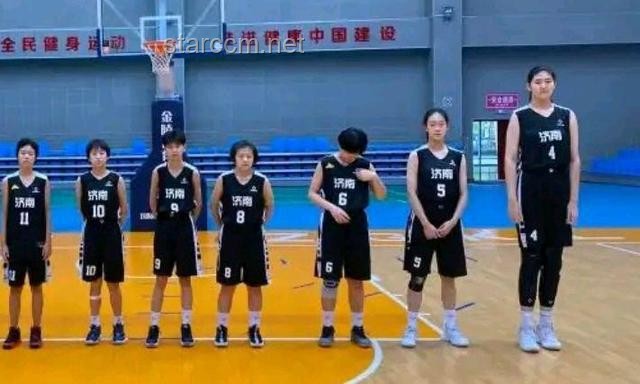 對(duì)手根本防不住2米26的張子宇：籃下統(tǒng)治技巧指南