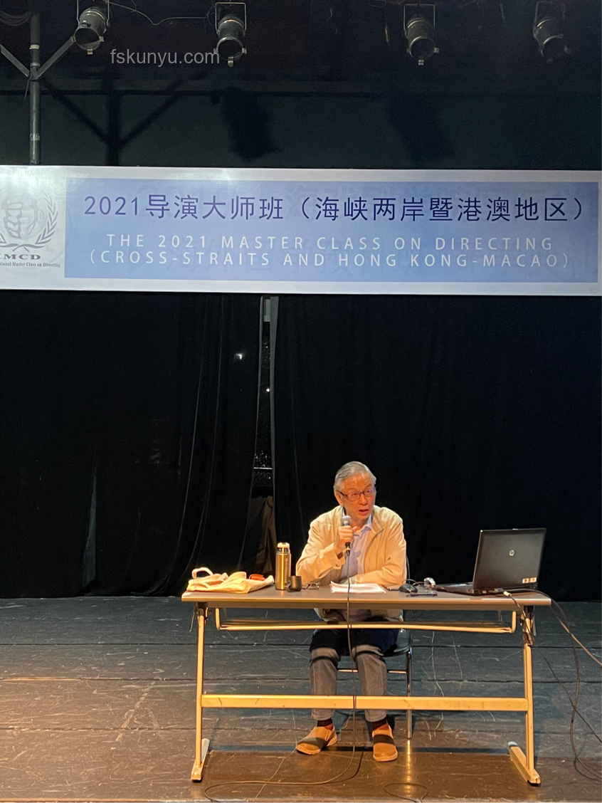 章子怡母女上影節(jié)：跨界啟航，創(chuàng)新親子互動(dòng)新篇章