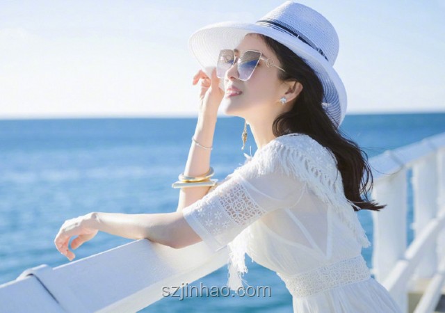 章子怡攜女醒醒上影節(jié)之旅：親子同行的閃耀時刻?
