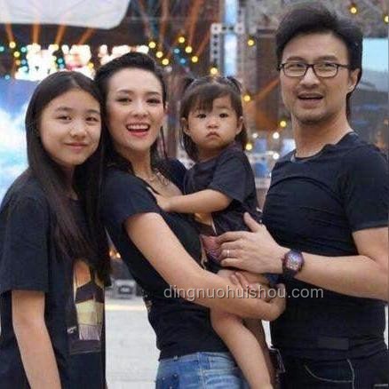 章子怡攜9歲女兒醒醒亮相上影節(jié)