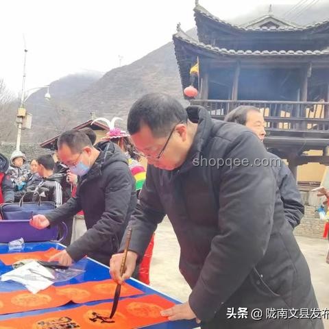 臺(tái)網(wǎng)紅“館長”大陸游情感回顧案例研究