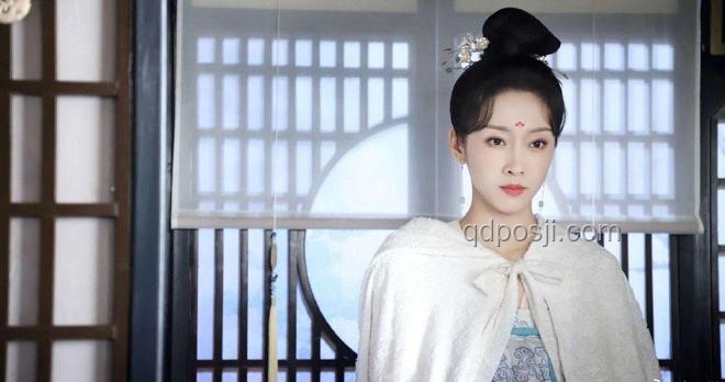 趙露思逛街后和朋友聚餐：悠閑生活背后的娛樂明星生活狀態(tài)分析