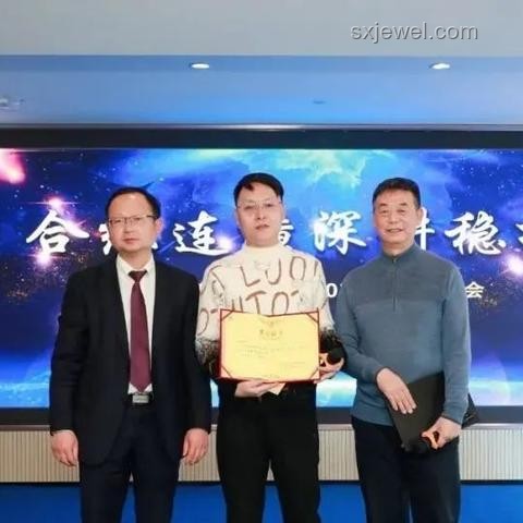 《跨界重塑經(jīng)典：人民日報評<李白>改編爭議的創(chuàng)新啟示》
