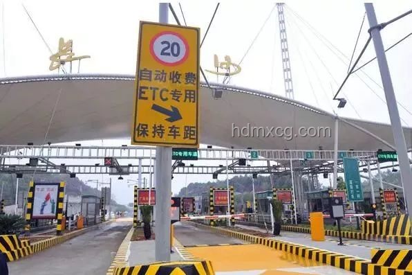 張雪峰：人生路上的“收費站”現(xiàn)象解析