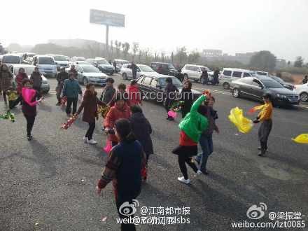 張雪峰：人生路上的“收費站”現(xiàn)象解析