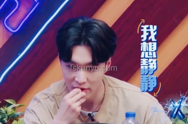 張藝興直播上英語課：明星學(xué)習(xí)新風(fēng)尚