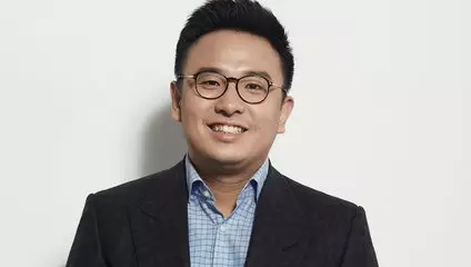 何秋亊工作室致歉背后的創(chuàng)新重生策略,跨界反思,設(shè)計思維,情緒智能,未來趨勢