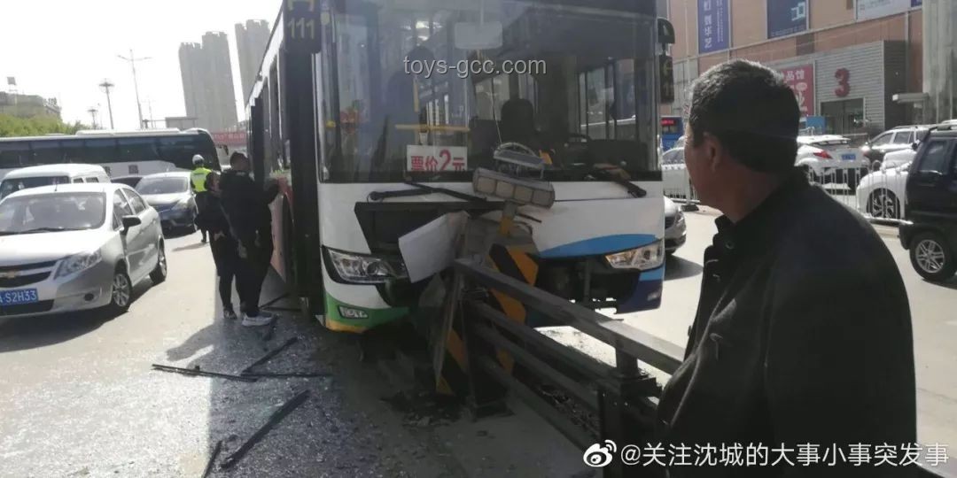 沈陽公交車碰撞事故應對指南，安全出行必看