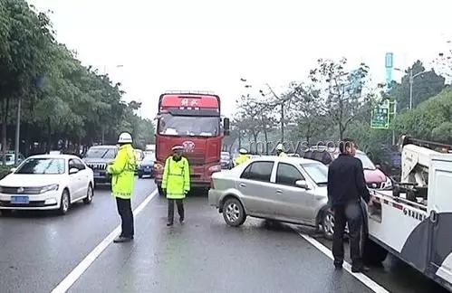 沈陽公交車與多車碰撞事故案例研究