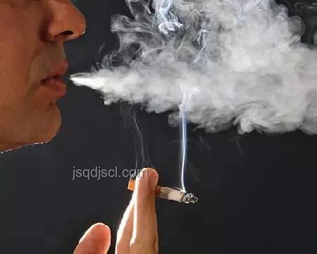 吸煙危害警示：父親重度吸煙致女兒患肺癌