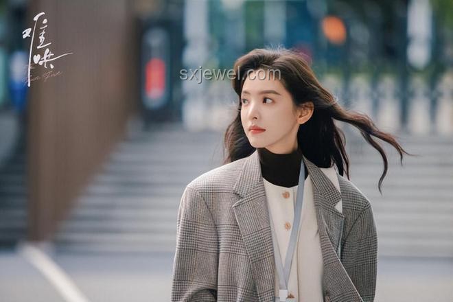 張婧儀與章若楠的相識過程