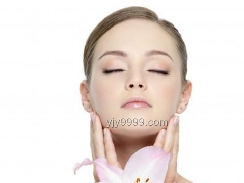 化妝習(xí)慣變革預(yù)警：長(zhǎng)期不卸妝趨勢(shì)下的皮膚健康危機(jī)