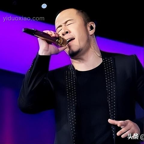 家庭困境下的責任與選擇：抑郁癥媽、不負責爸、躺平弟與高收入我的對比