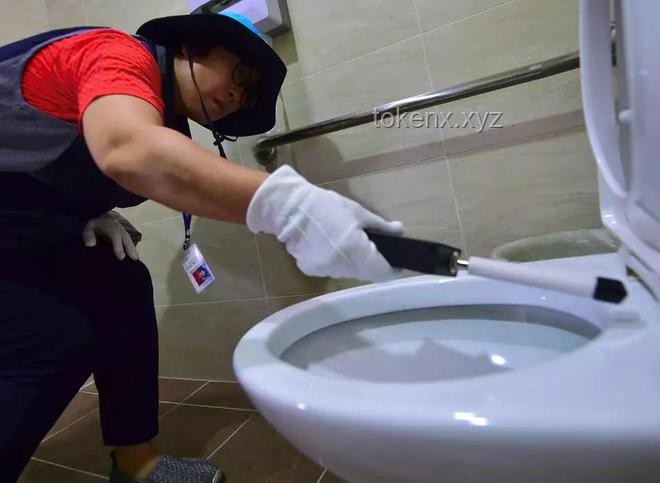 女廁堵塞應(yīng)急處理指南：透明人也得學(xué)會的疏通技巧