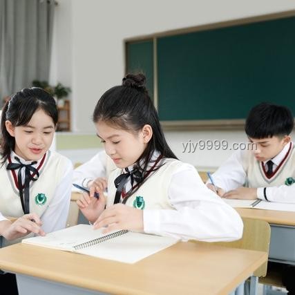 張雪峰效應(yīng)下的教育規(guī)劃新趨勢：人生路上的智慧導(dǎo)航站